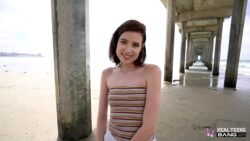 Www.xnxx Video.com Hindi घुंघराले बालों वाली अमीर कुतिया एक मोटा बड़ा लिंग लेती है